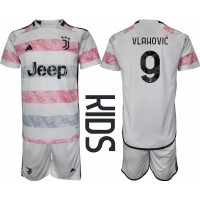 Camisa de Futebol Juventus Dusan Vlahovic #9 Equipamento Secundário Infantil 2023-24 Manga Curta (+ Calças curtas)